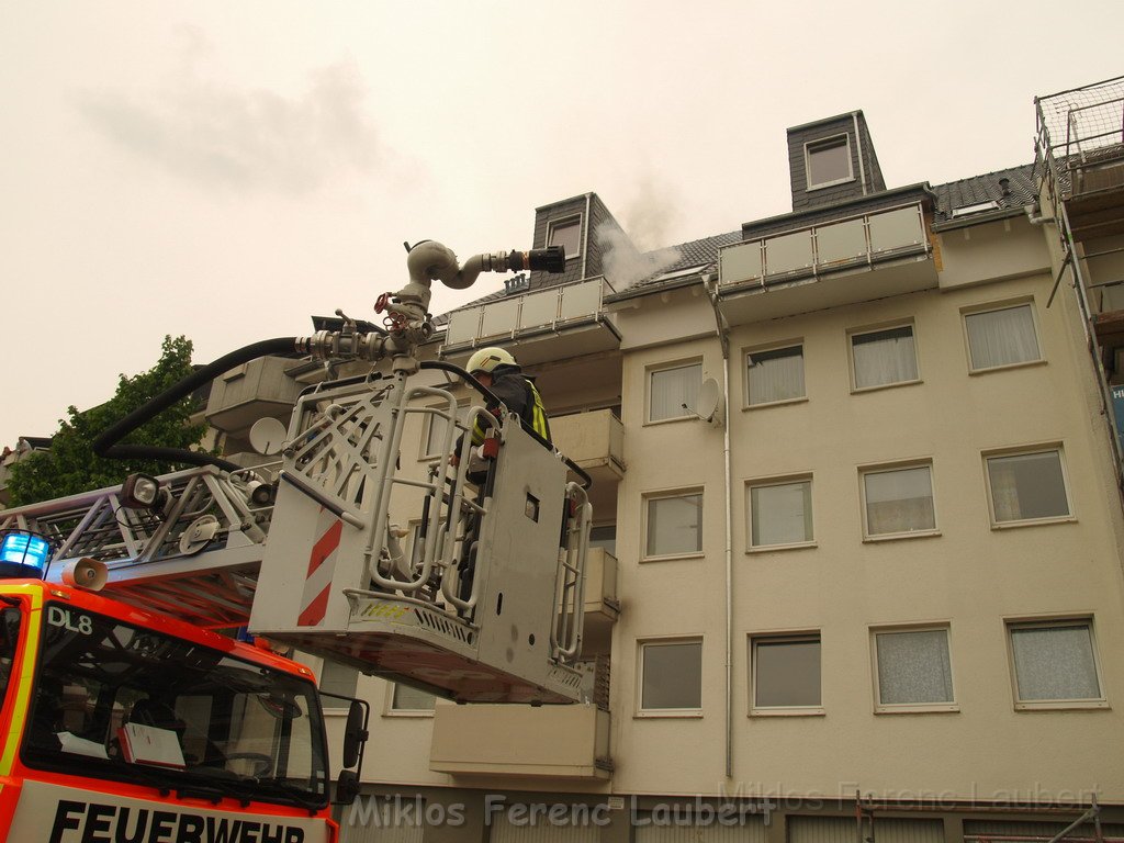 Dachstuhlbrand Koeln Vingst Hinter dem Hessgarten P16.JPG